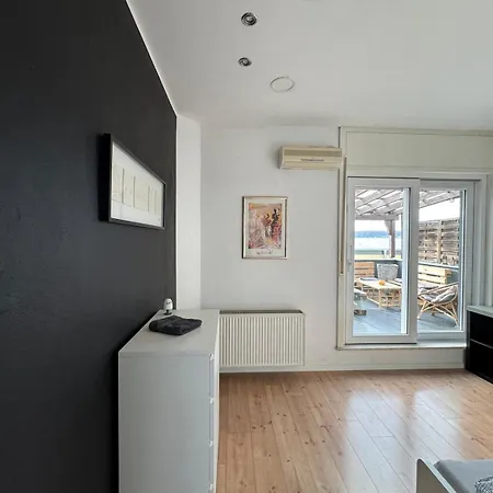 Room 2 - Shared House *