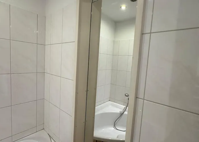 Room 2 - Shared House Lägenhet Linz am Rhein