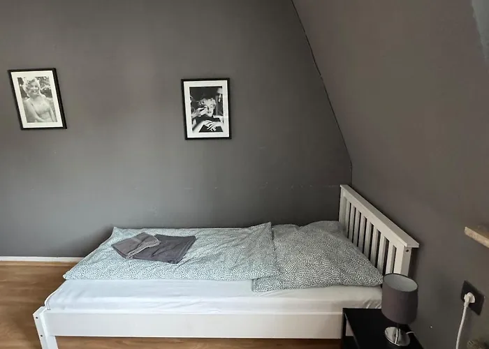 Room 2 - Shared House Lägenhet *